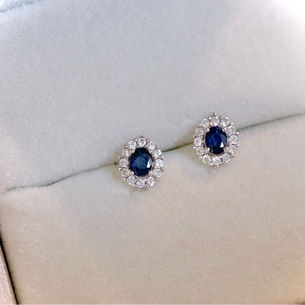 Genuine sapphire earring with 925 silver setting